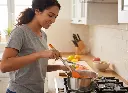 cuchara-efficient-uso-accion-mujer-kuc8.webp